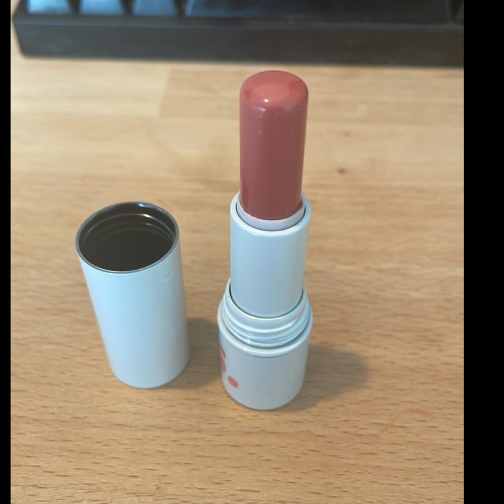 Floss Beauty The Concierge In Sandals Cheek and Lip Tint